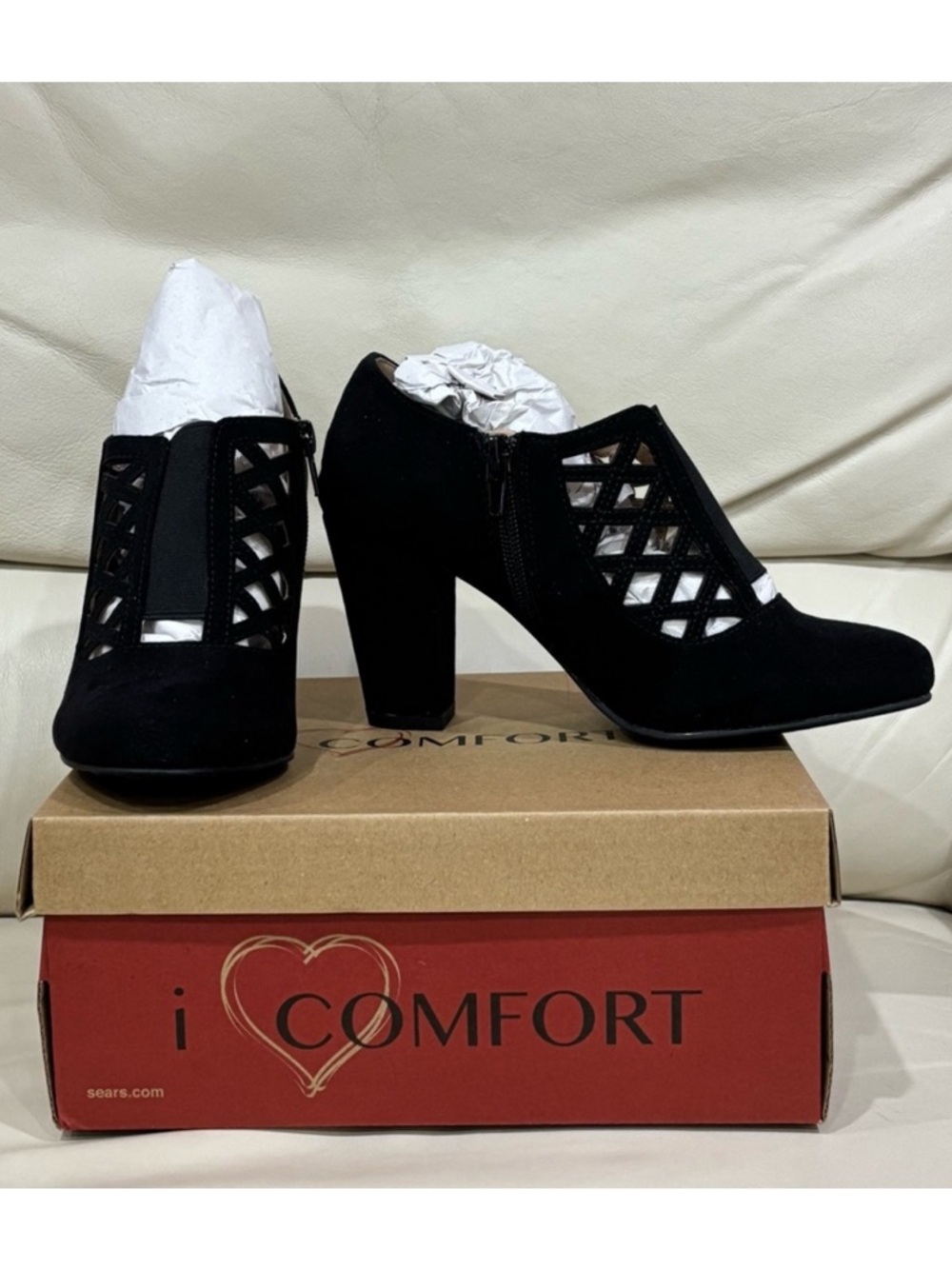 NEW Black Suede Sidra I Love Comfort Heels Size 6 MED